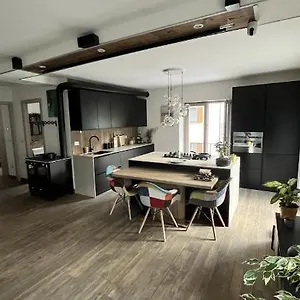 Luce Deluxe Apartment Near The Station Alloggio in famiglia